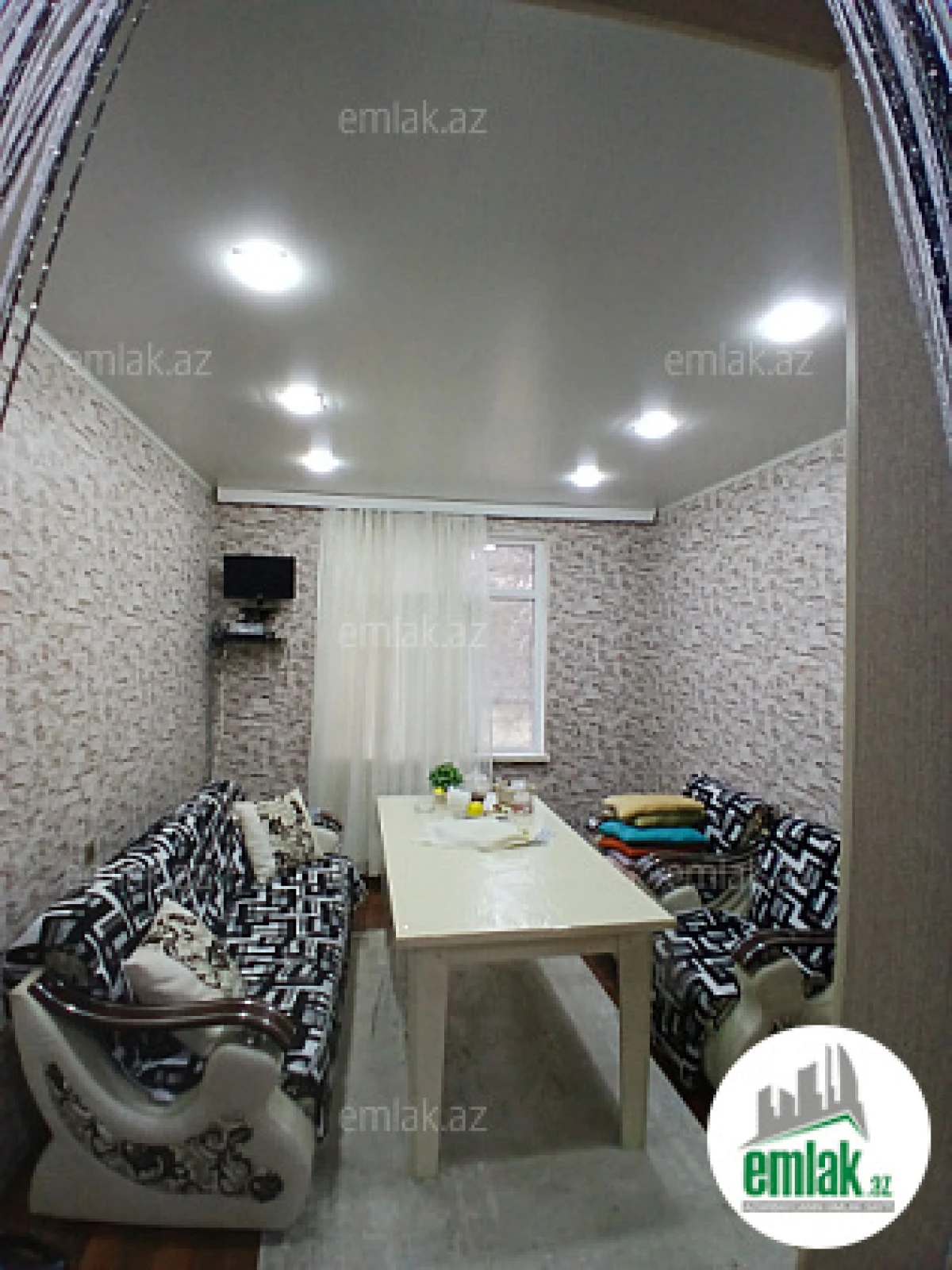 Satılır 4 otaqlı köhnə tikili 110 m²