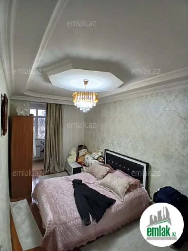 Satılır 4 otaqlı köhnə tikili 110 m²