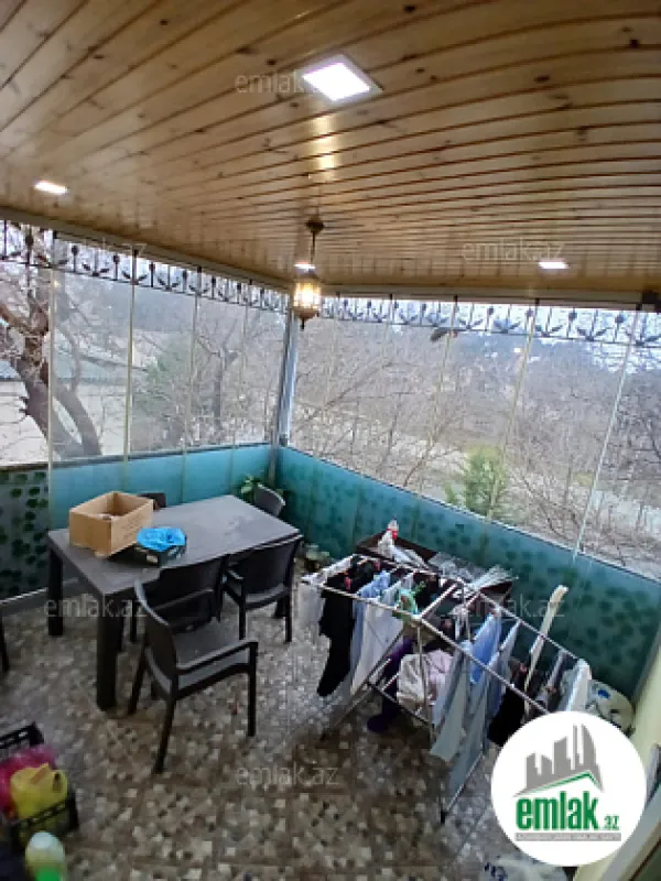 Satılır 4 otaqlı köhnə tikili 110 m²