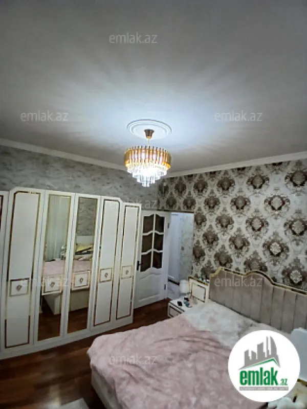 Satılır 4 otaqlı köhnə tikili 110 m²