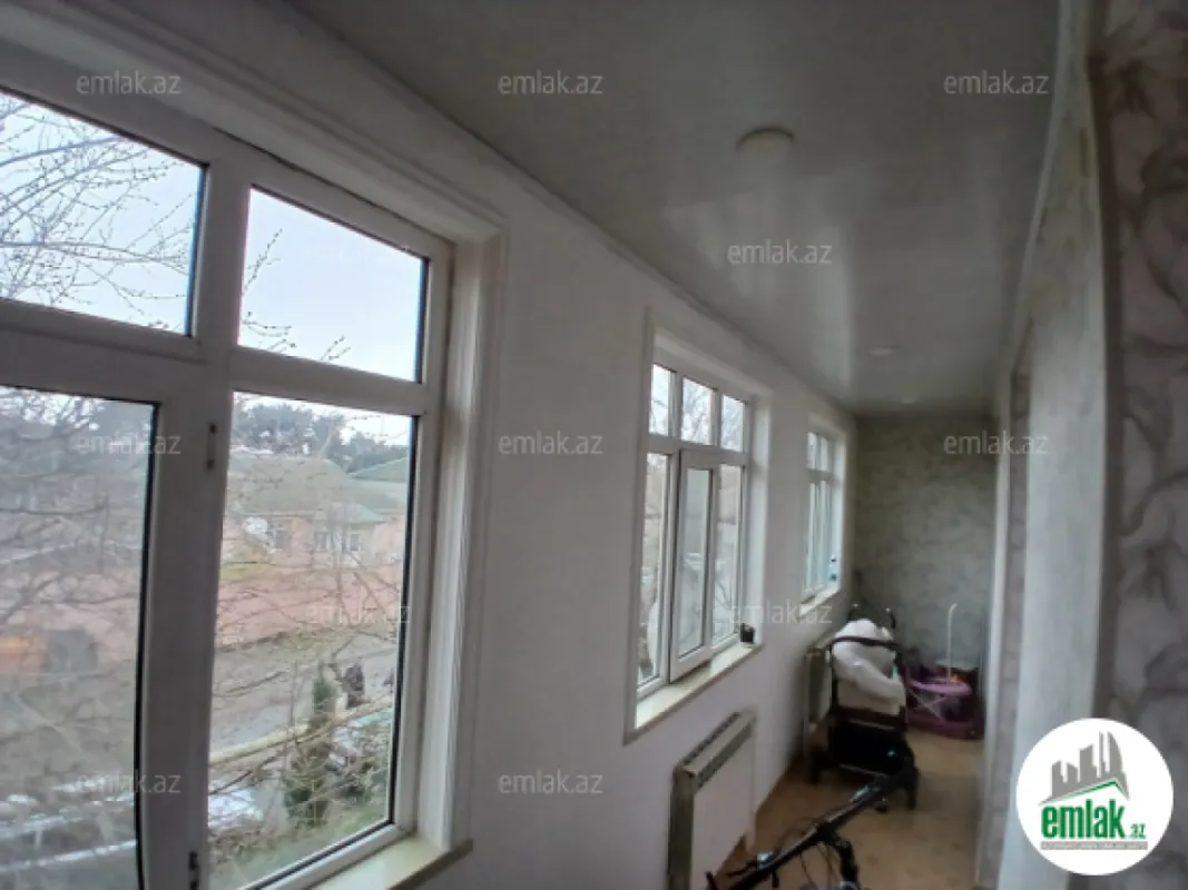 Satılır 4 otaqlı köhnə tikili 110 m²