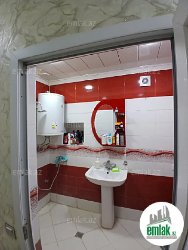 Satılır 4 otaqlı köhnə tikili 110 m²