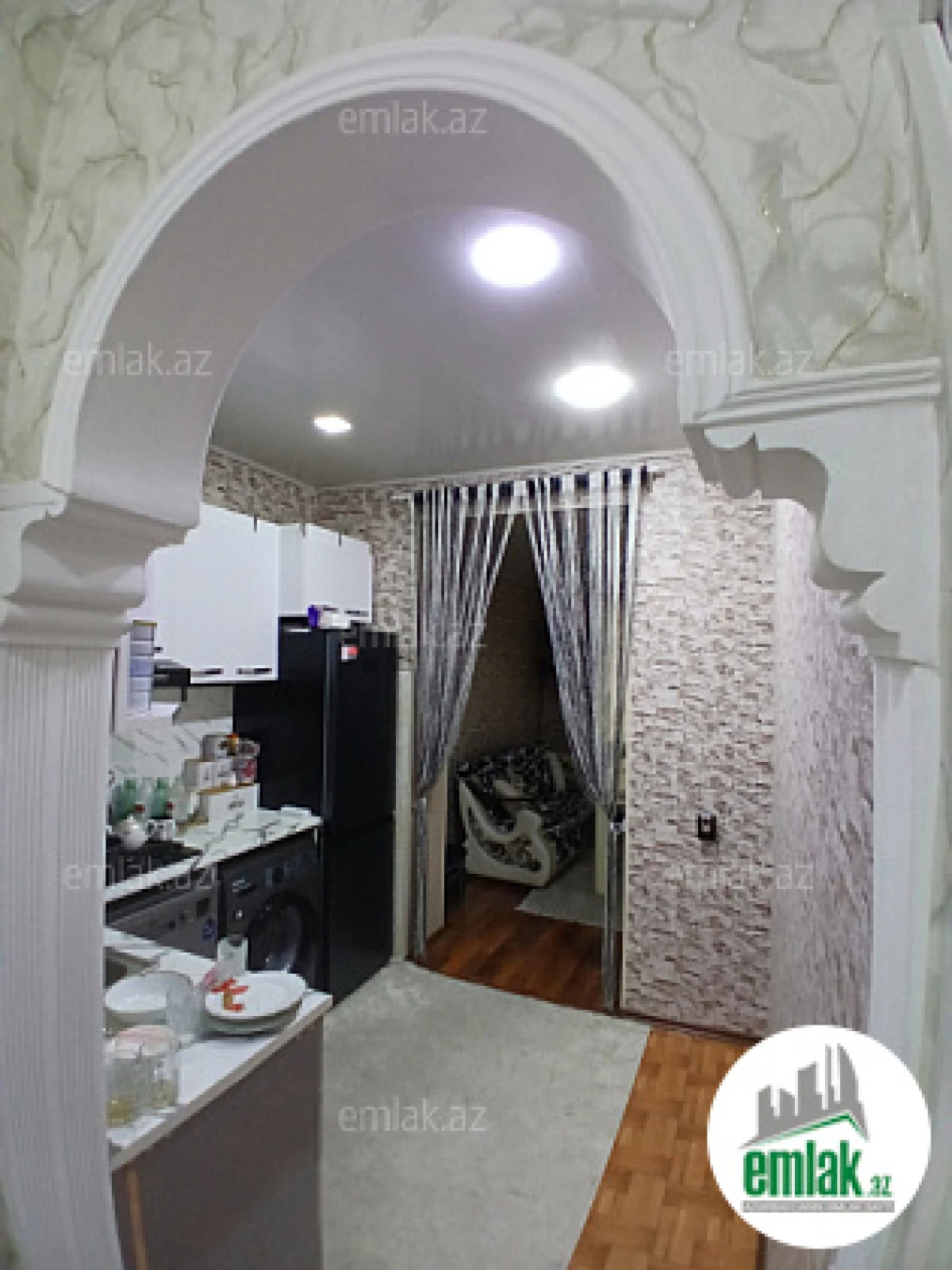 Satılır 4 otaqlı köhnə tikili 110 m²