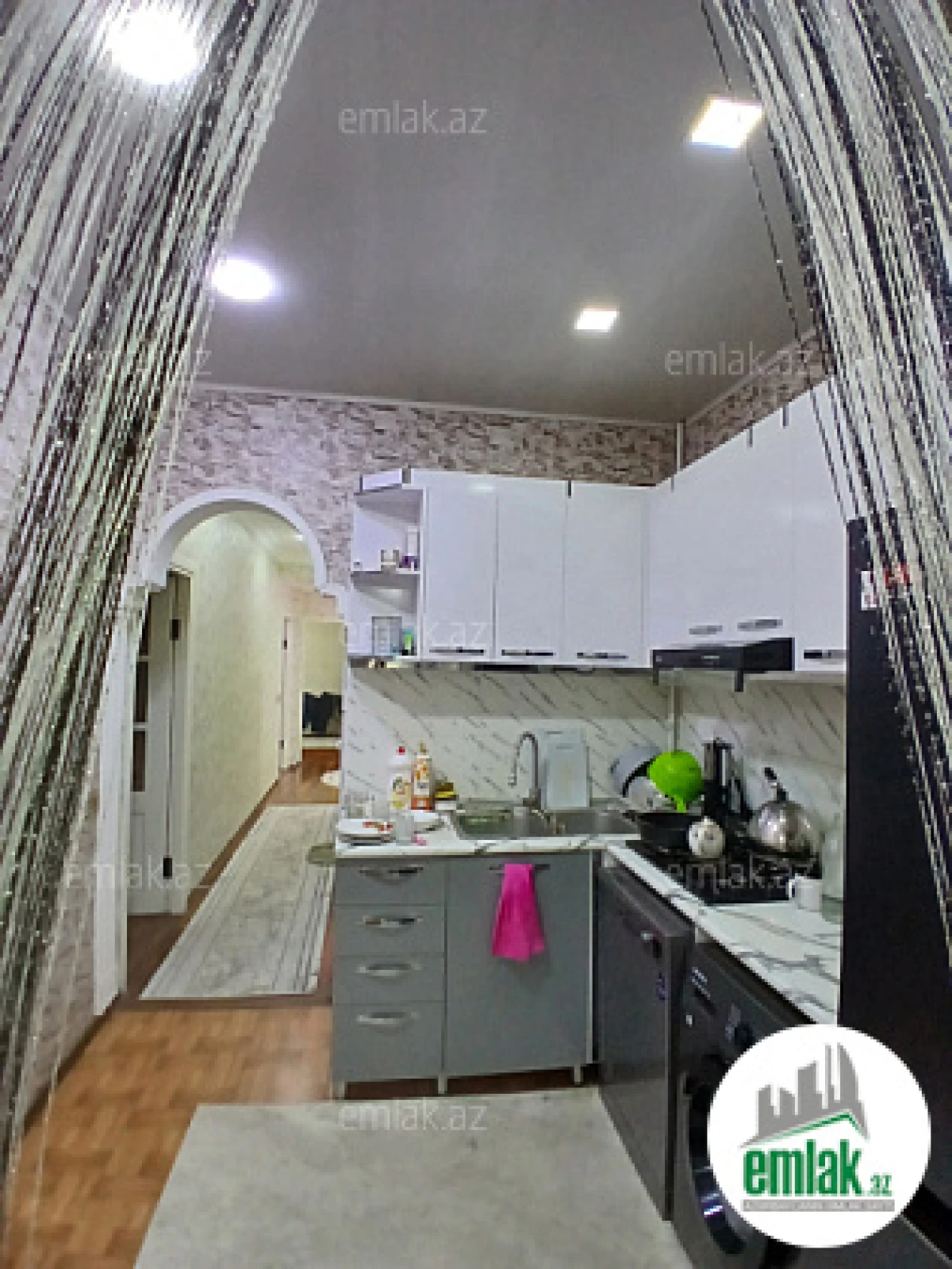 Satılır 4 otaqlı köhnə tikili 110 m²