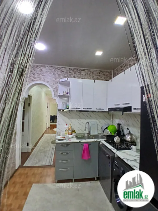 Satılır 4 otaqlı köhnə tikili 110 m²