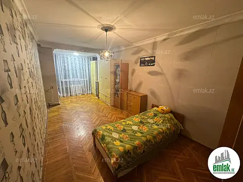 Satılır 4 otaqlı köhnə tikili 115 m²