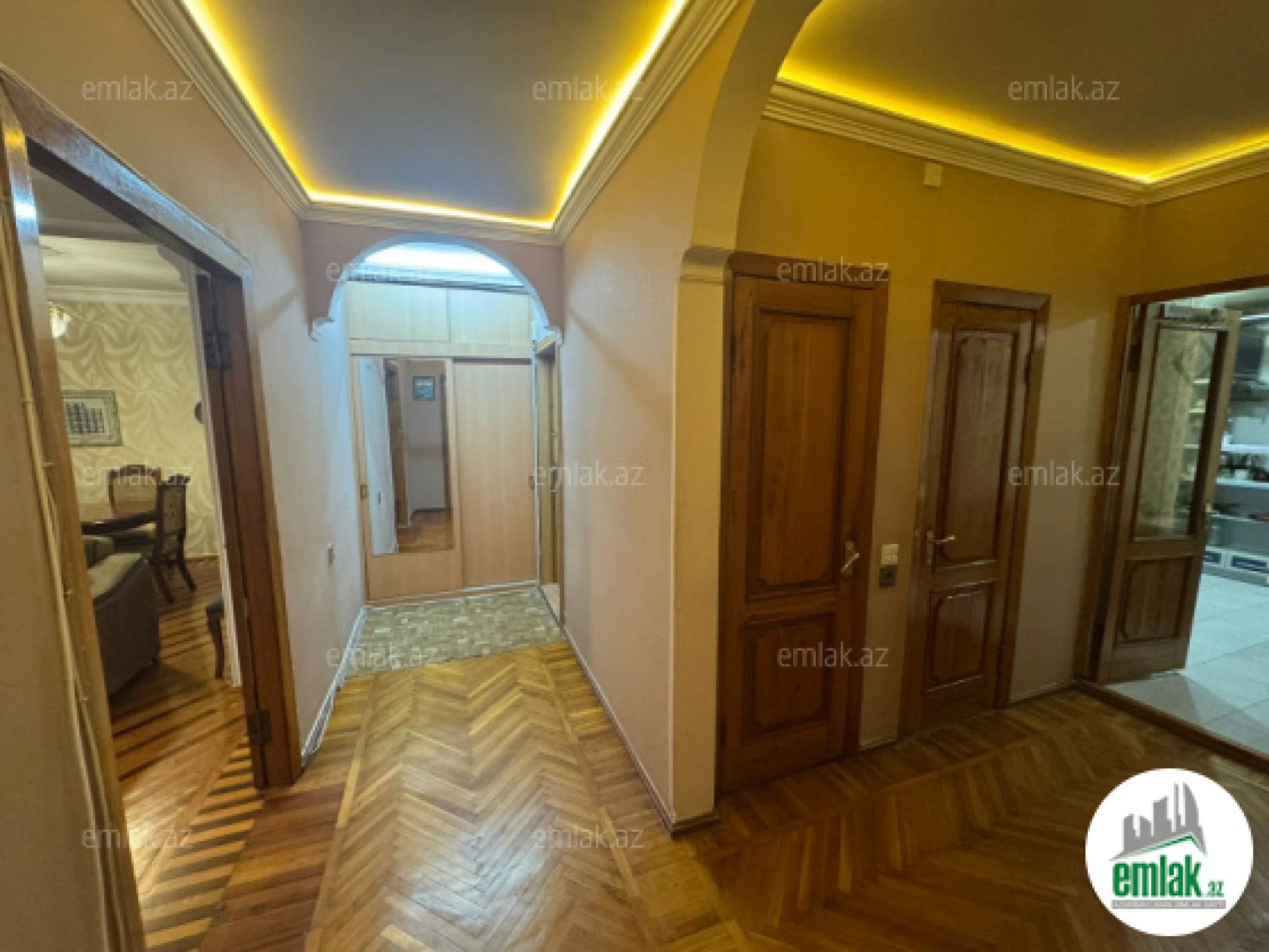 Satılır 4 otaqlı köhnə tikili 115 m²