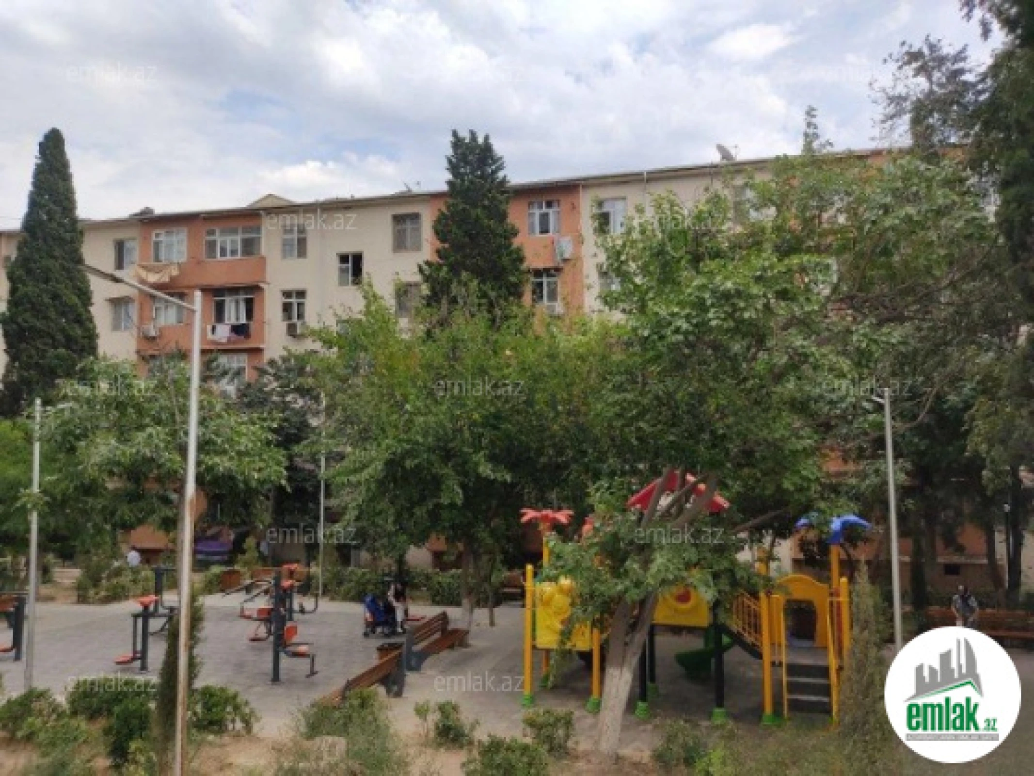 Satılır 4 otaqlı köhnə tikili 115 m²