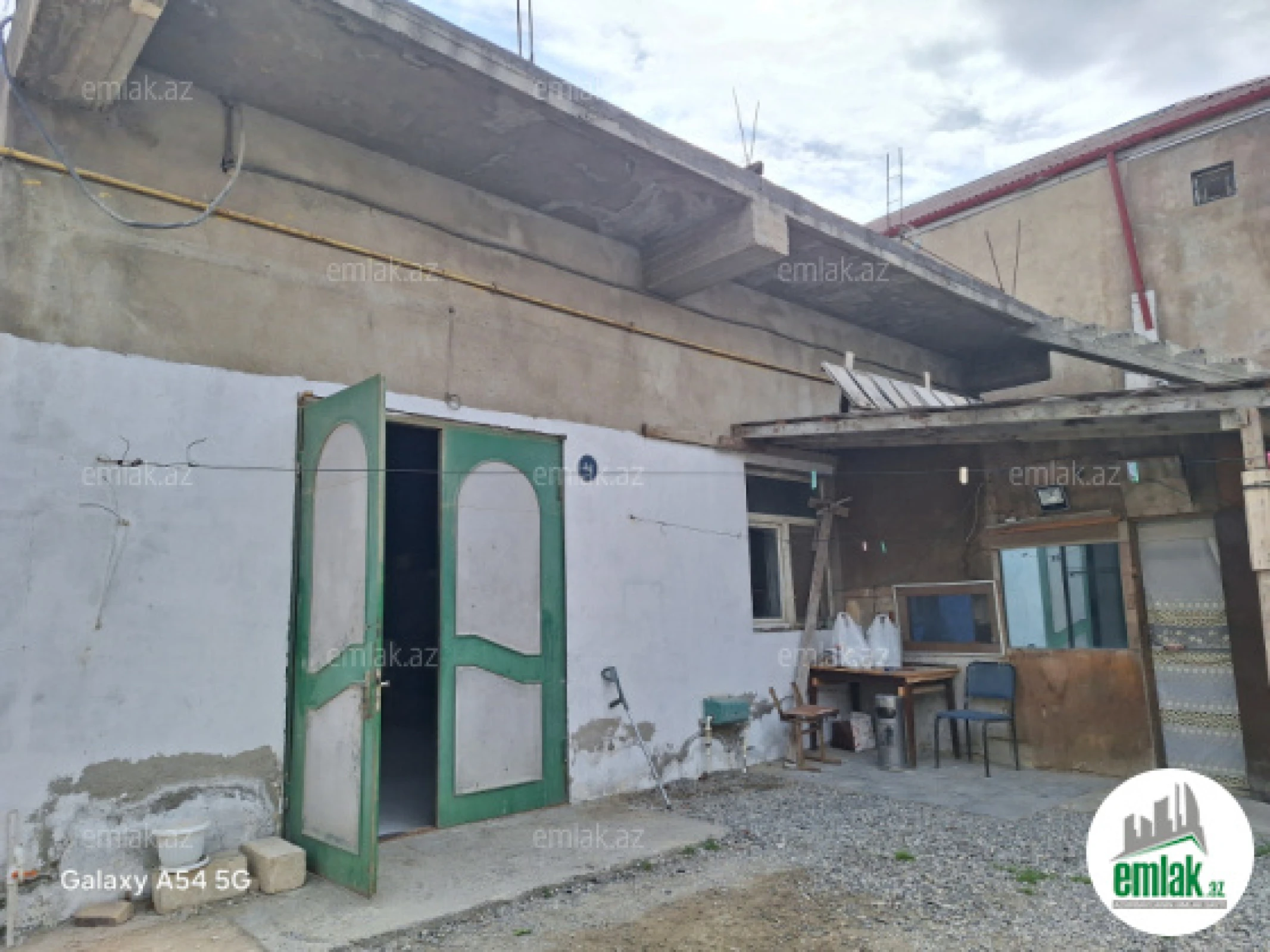Satılır 6 otaqlı obyekt 200 m²
