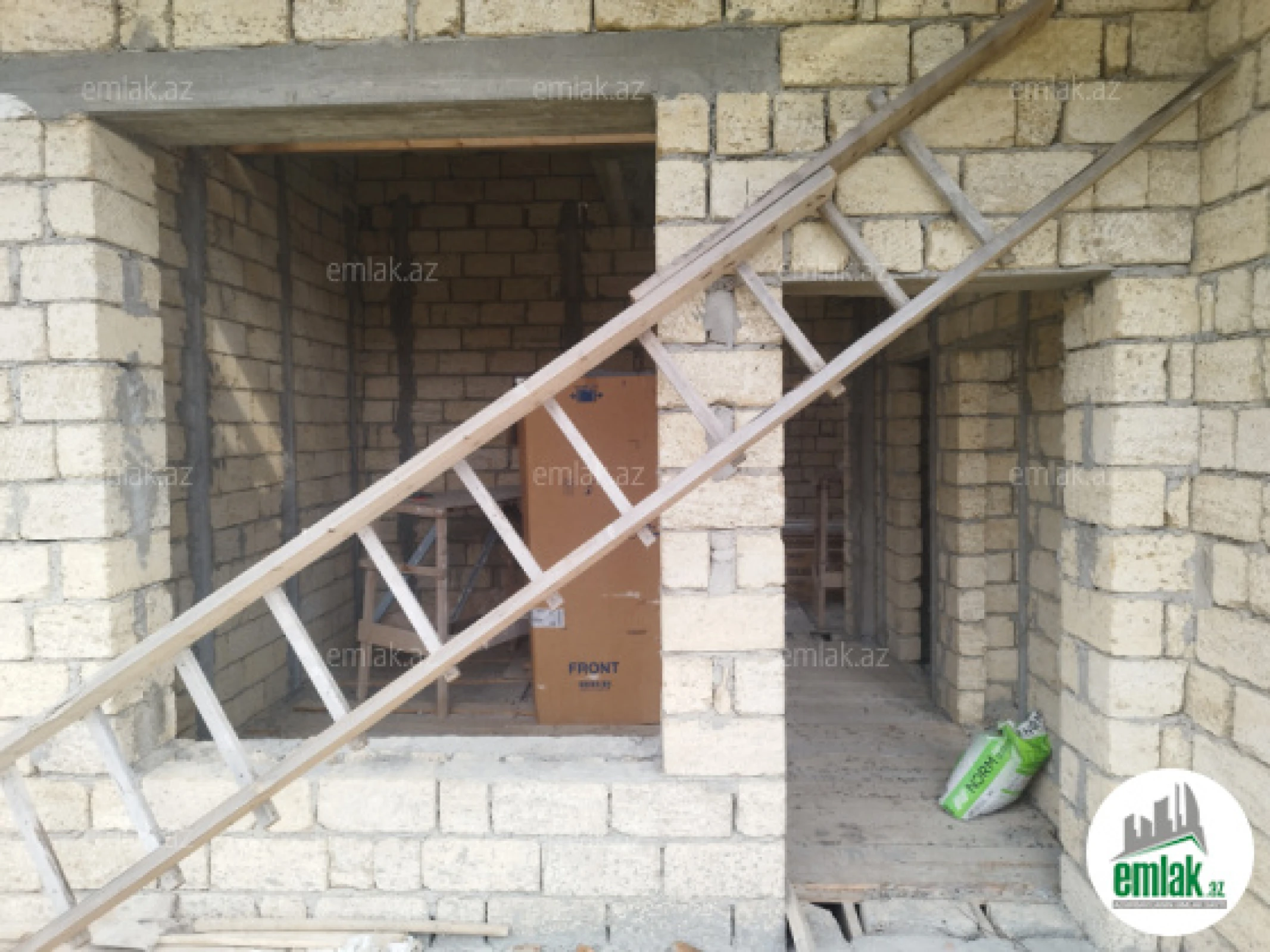 Satılır 4 otaqlı mənzil 190 m²