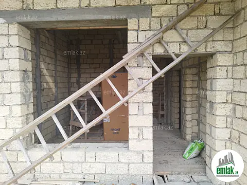 Satılır 4 otaqlı mənzil 190 m²