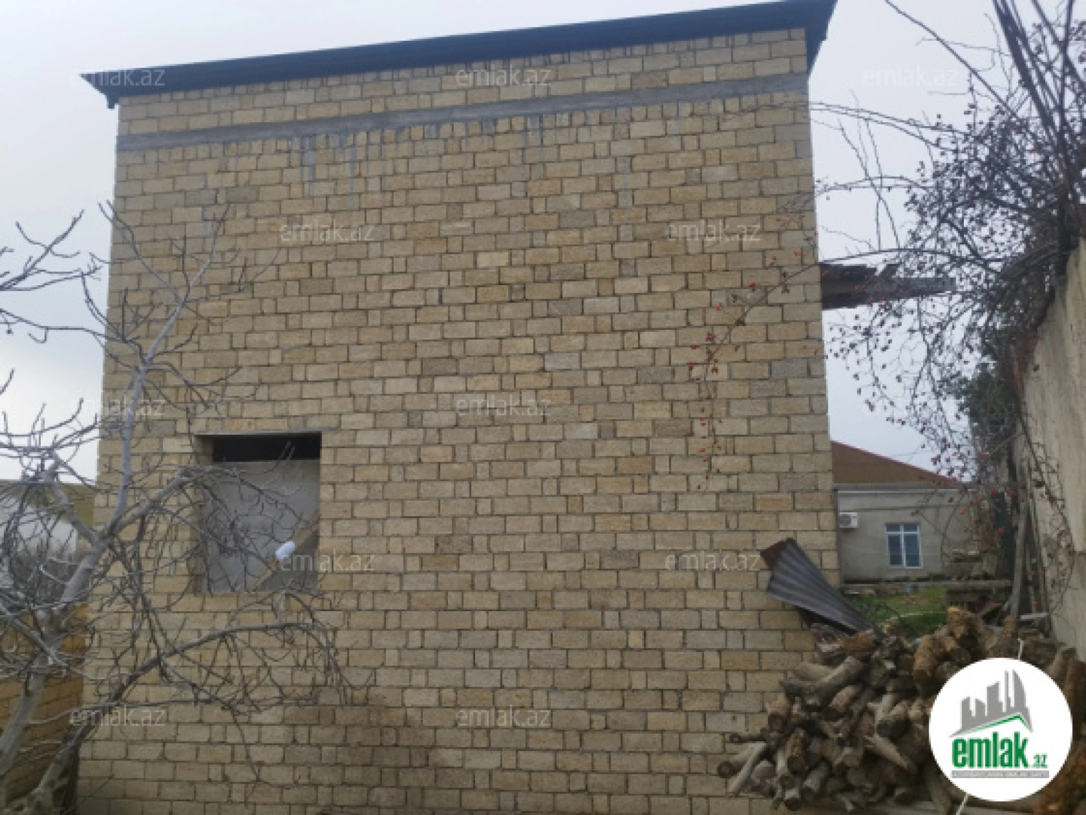 Satılır 4 otaqlı mənzil 190 m²