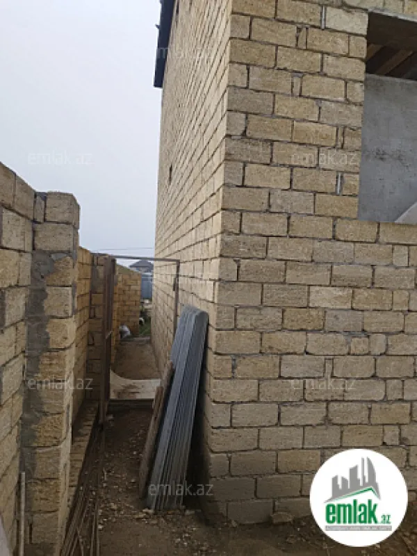 Satılır 4 otaqlı mənzil 190 m²