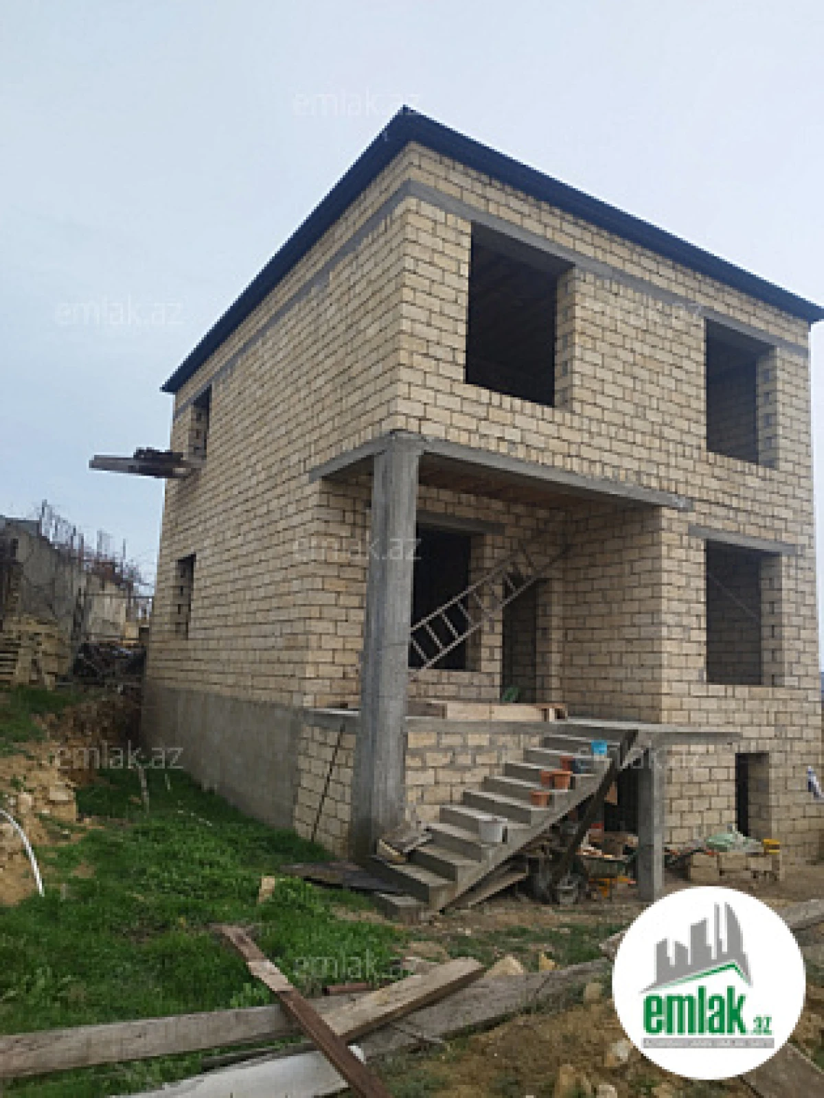 Satılır 4 otaqlı mənzil 190 m²