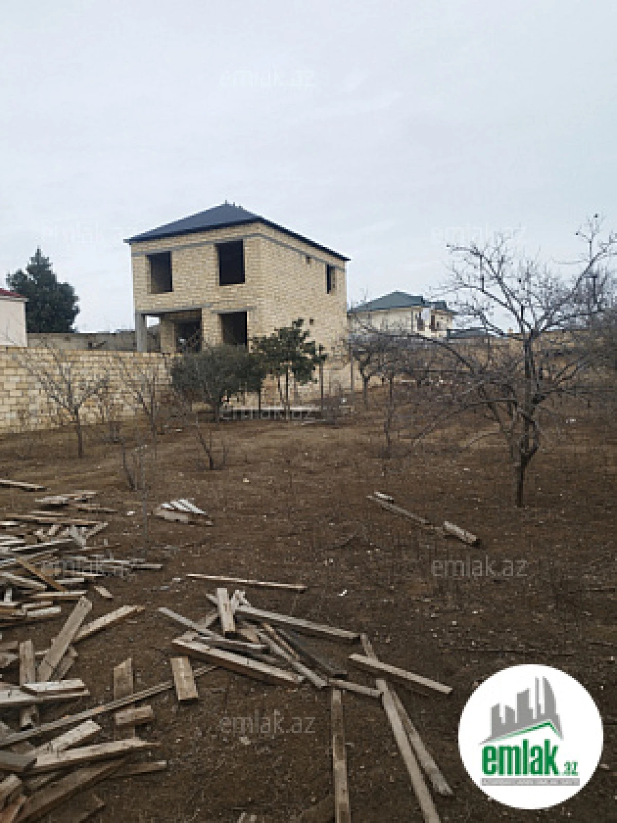 Satılır 4 otaqlı mənzil 190 m²