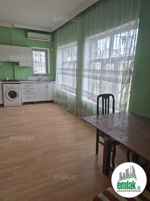 Satılır 4 otaqlı mənzil 700 m²