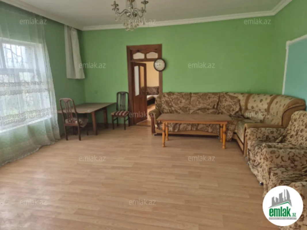 Satılır 4 otaqlı mənzil 700 m²