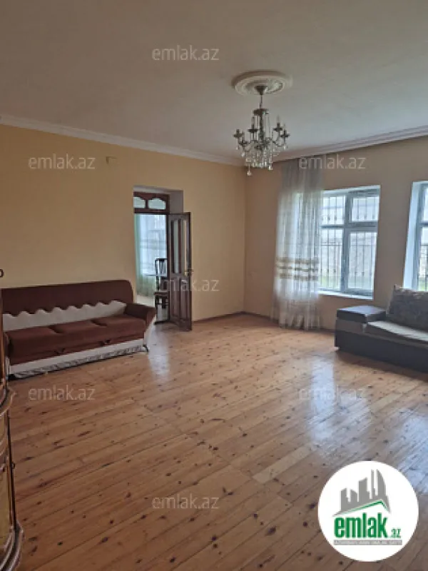 Satılır 4 otaqlı mənzil 700 m²