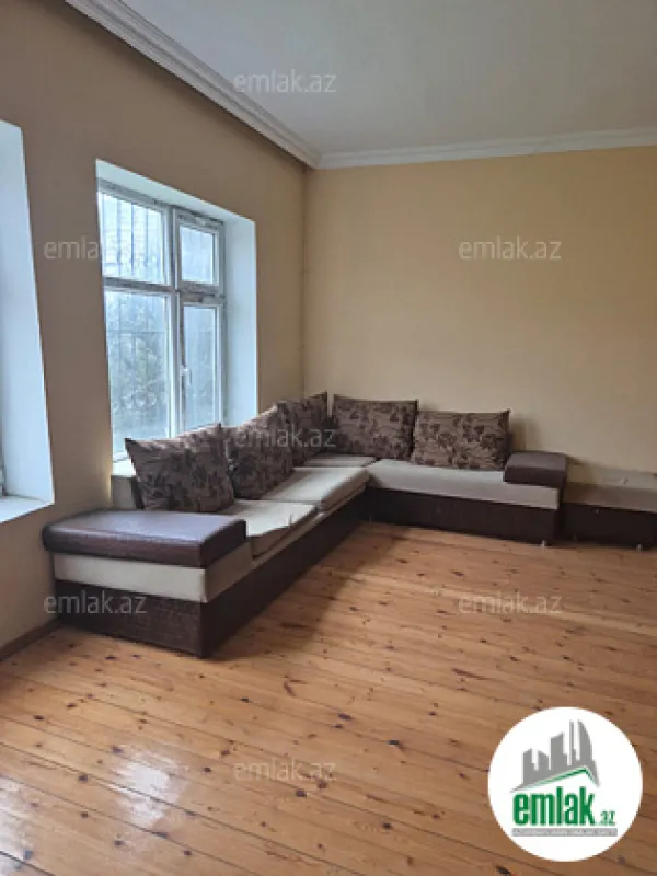 Satılır 4 otaqlı mənzil 700 m²