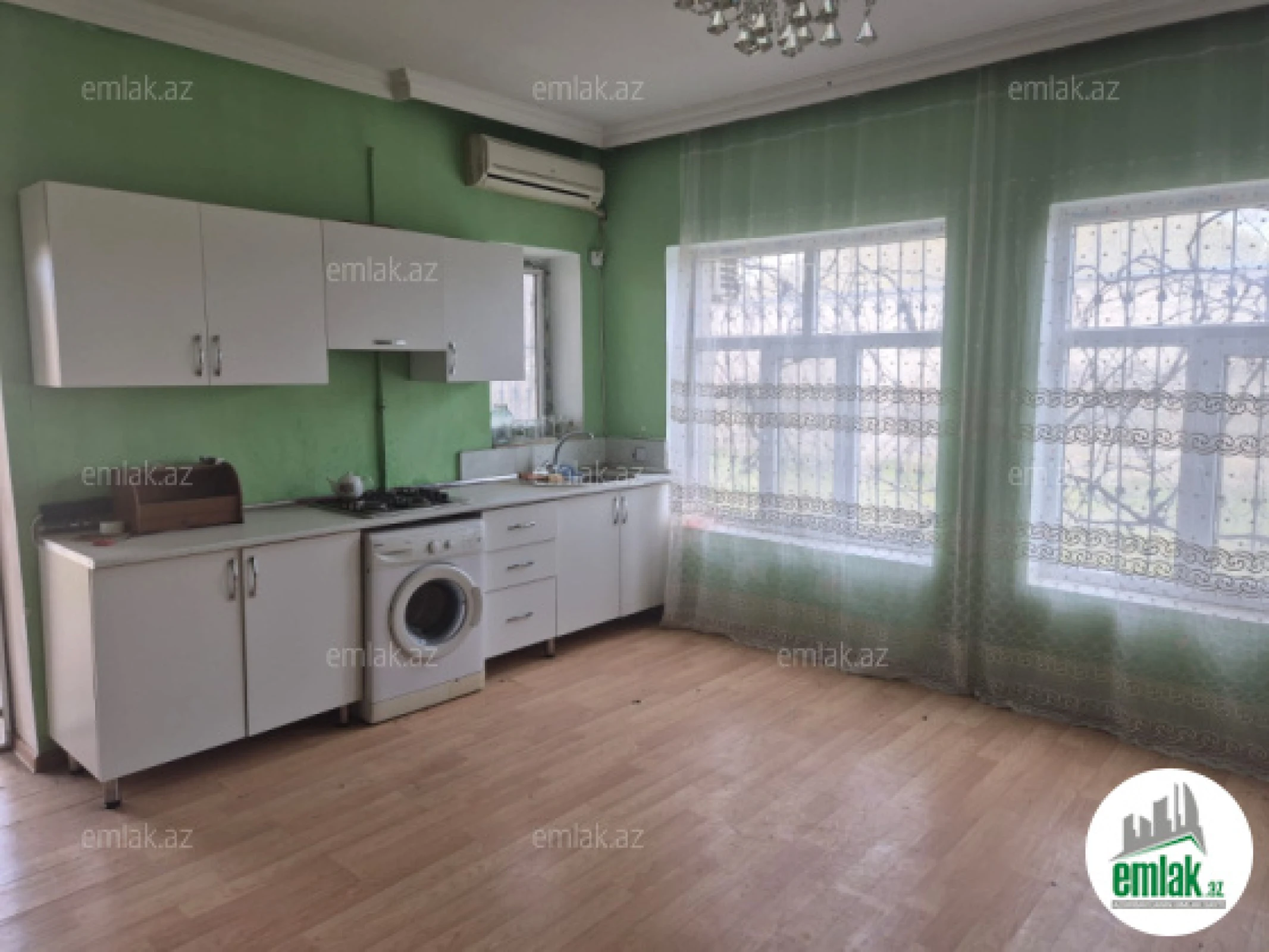 Satılır 4 otaqlı mənzil 700 m²