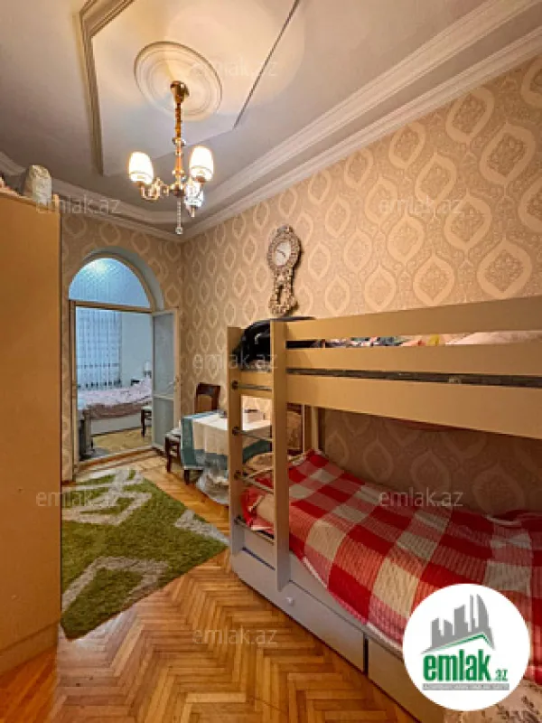 Satılır 3 otaqlı köhnə tikili 70 m²