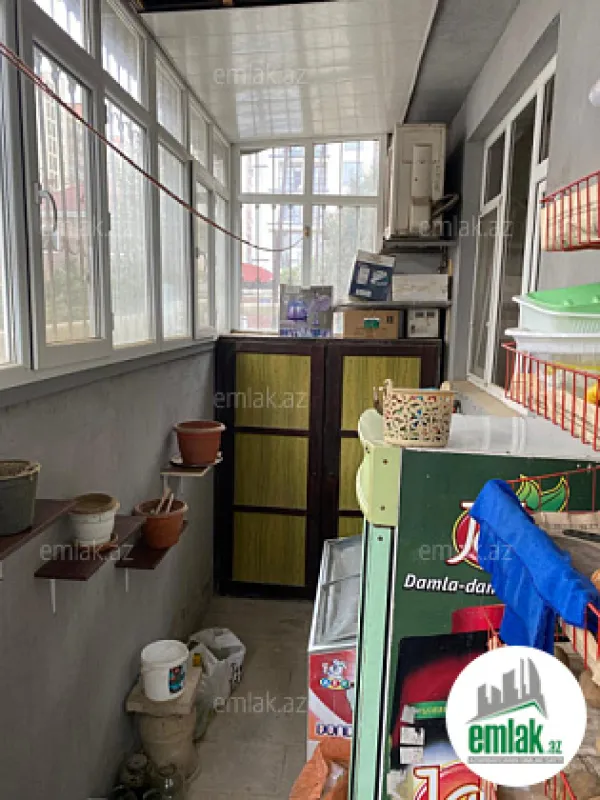 Satılır 4 otaqlı köhnə tikili 110 m²