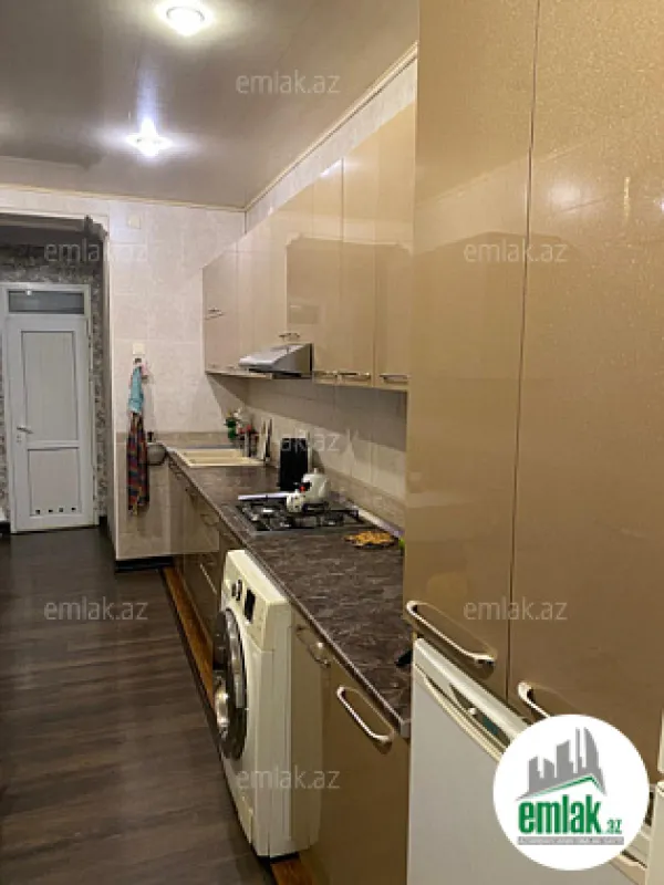 Satılır 4 otaqlı köhnə tikili 110 m²