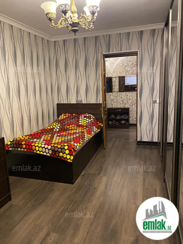 Satılır 4 otaqlı köhnə tikili 110 m²