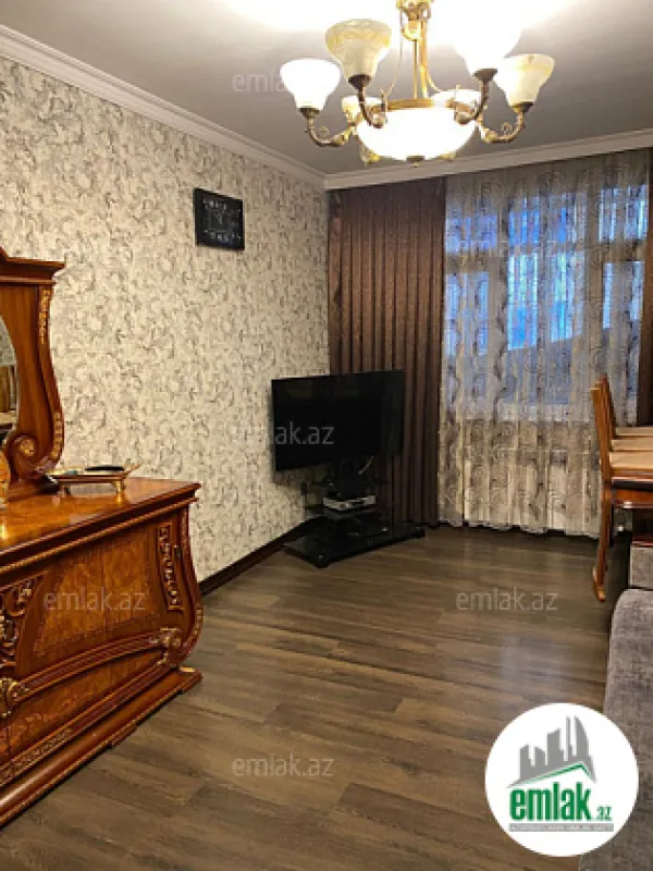 Satılır 4 otaqlı köhnə tikili 110 m²