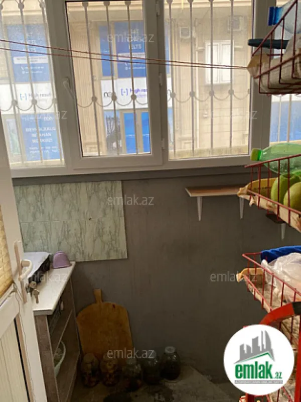 Satılır 4 otaqlı köhnə tikili 110 m²