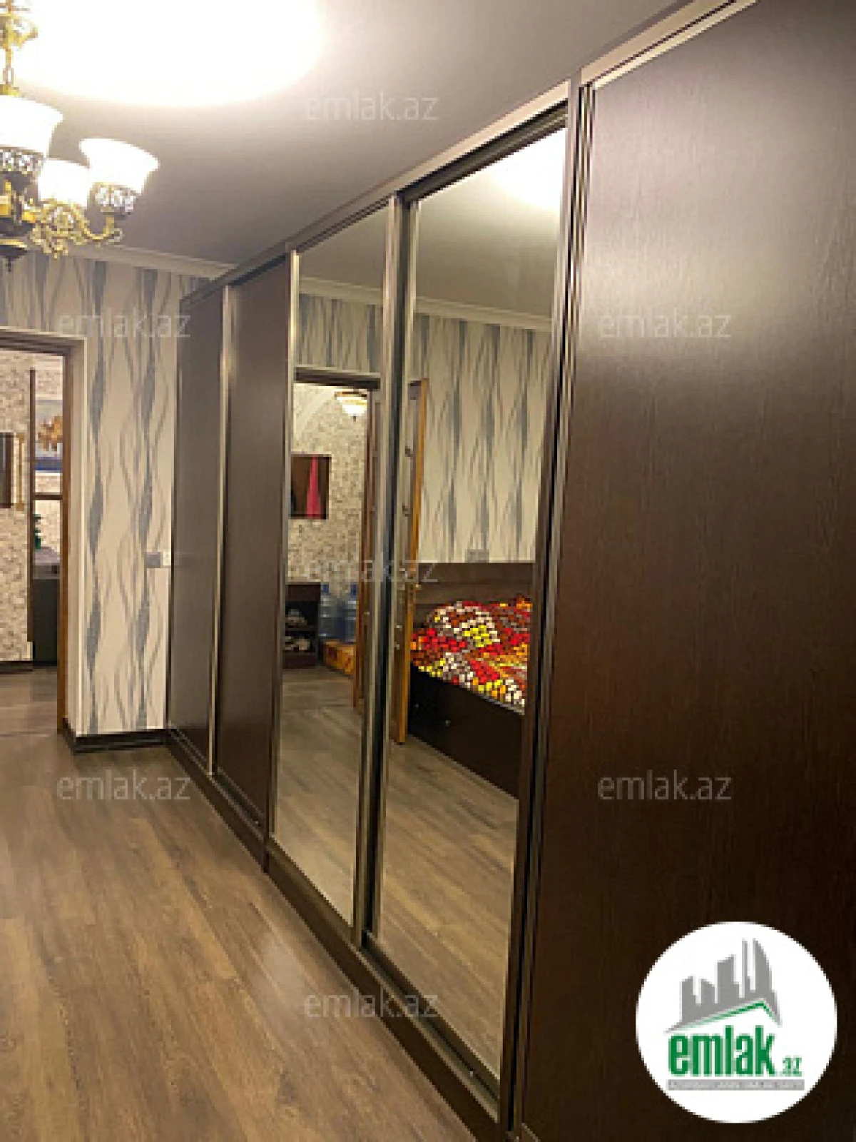 Satılır 4 otaqlı köhnə tikili 110 m²