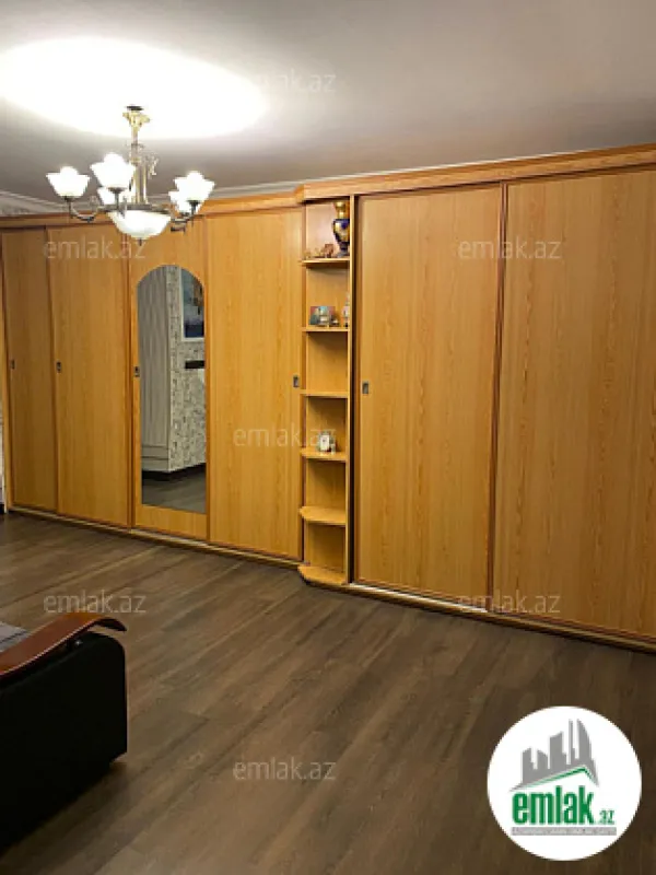 Satılır 4 otaqlı köhnə tikili 110 m²