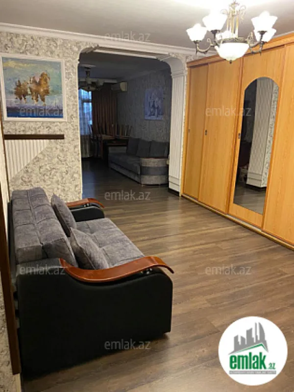 Satılır 4 otaqlı köhnə tikili 110 m²