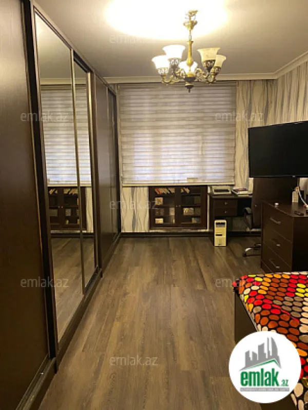 Satılır 4 otaqlı köhnə tikili 110 m²