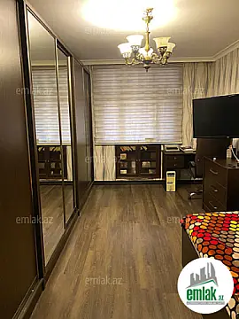 Satılır 4 otaqlı köhnə tikili 110 m²