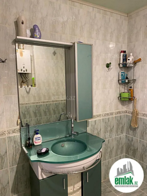 Satılır 4 otaqlı köhnə tikili 110 m²