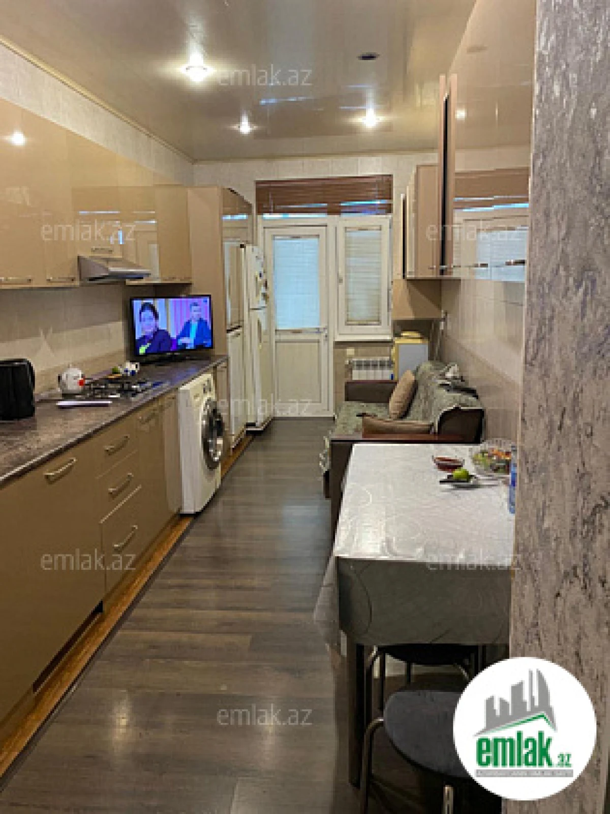 Satılır 4 otaqlı köhnə tikili 110 m²