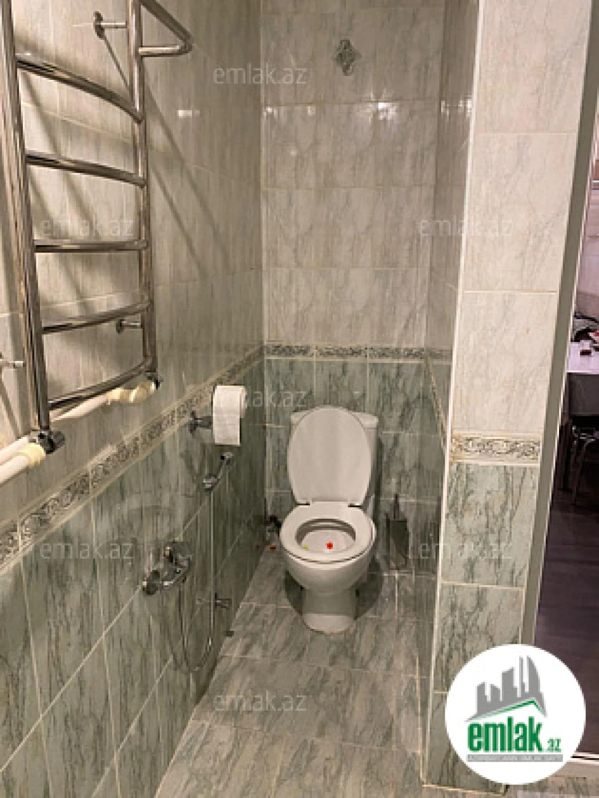 Satılır 4 otaqlı köhnə tikili 110 m²