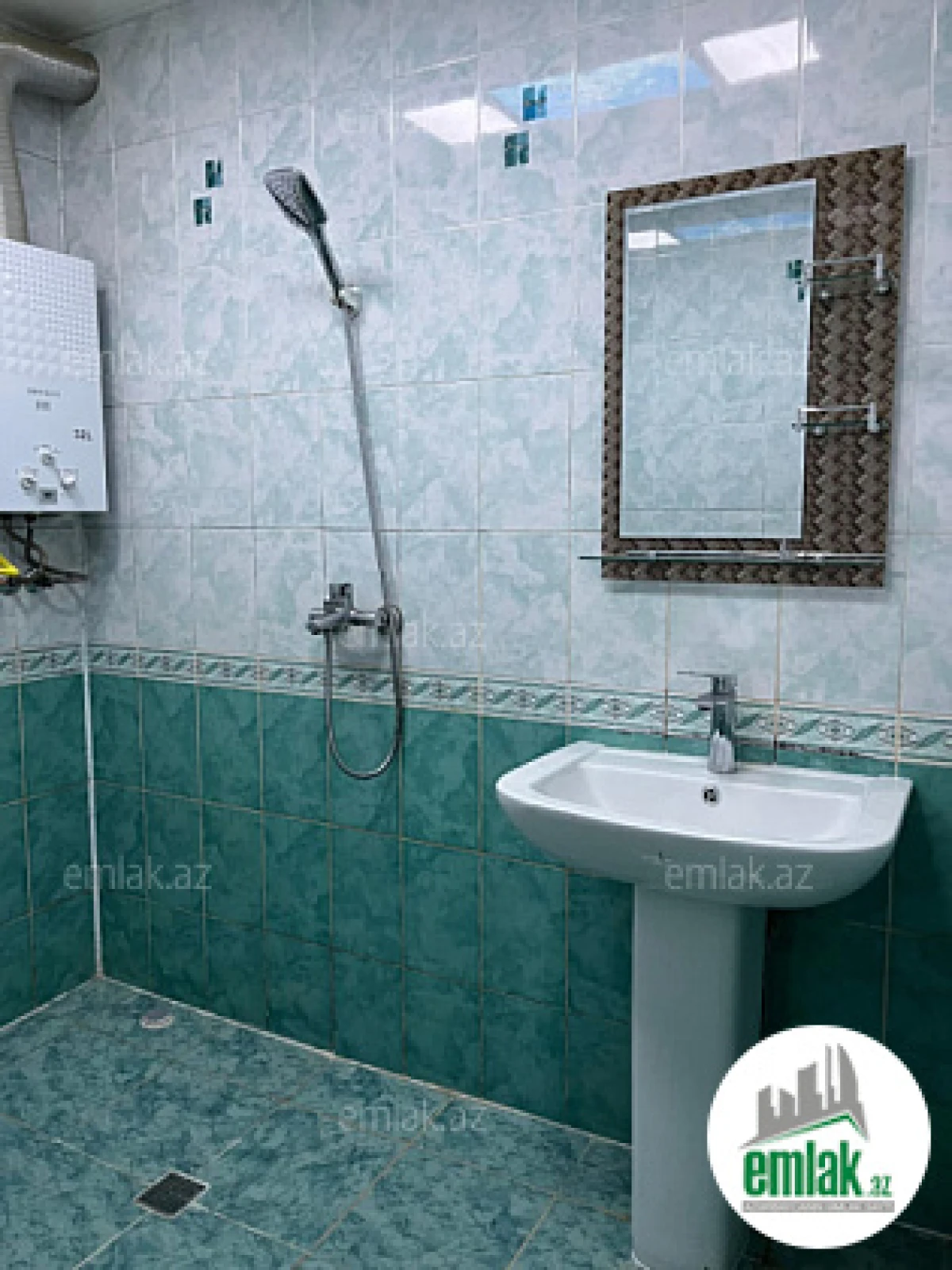 Satılır 2 otaqlı köhnə tikili 45 m²