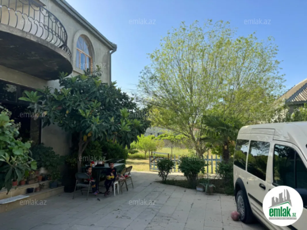 Satılır 5 otaqlı həyət evi 278 m²