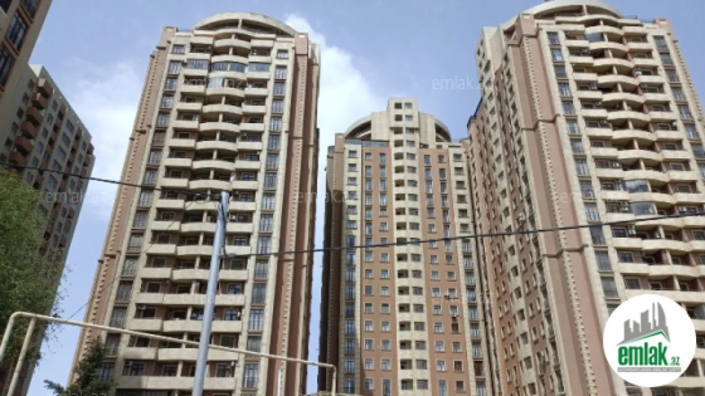 Satılır 3 otaqlı yeni tikili 125 m²