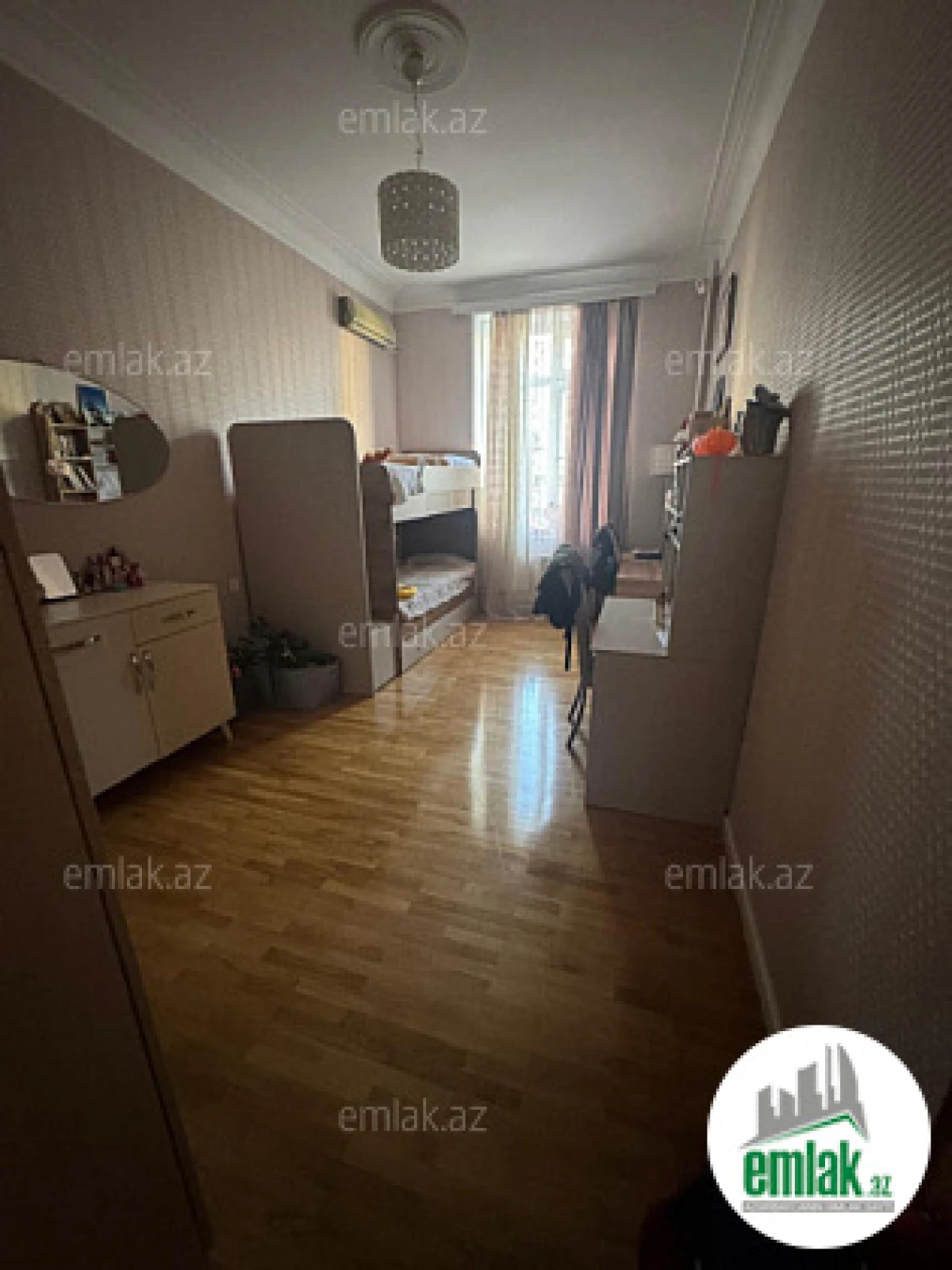 Satılır 3 otaqlı köhnə tikili 90 m²