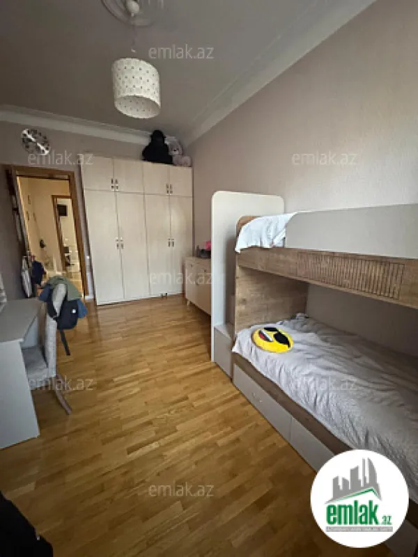 Satılır 3 otaqlı köhnə tikili 90 m²