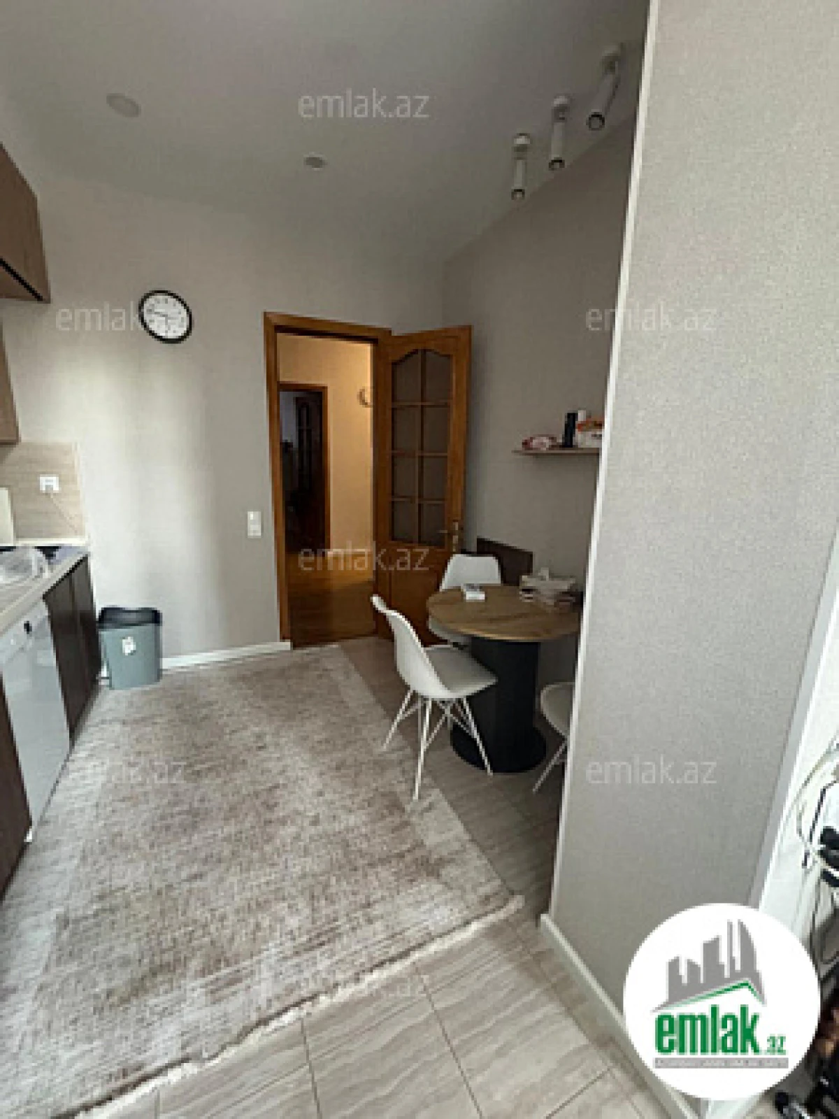 Satılır 3 otaqlı köhnə tikili 90 m²