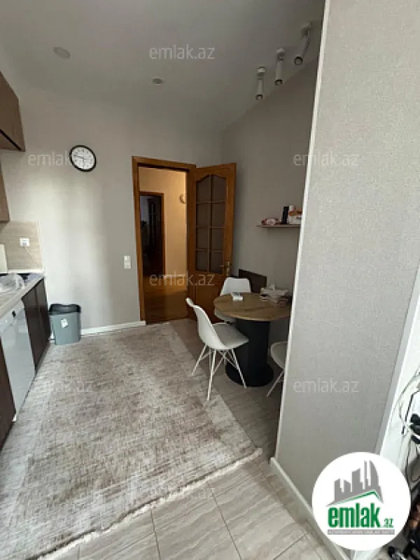 Satılır 3 otaqlı köhnə tikili 90 m²