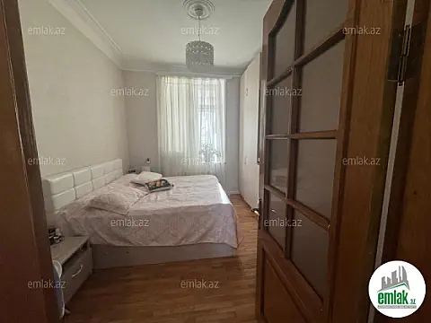 Satılır 3 otaqlı köhnə tikili 90 m²