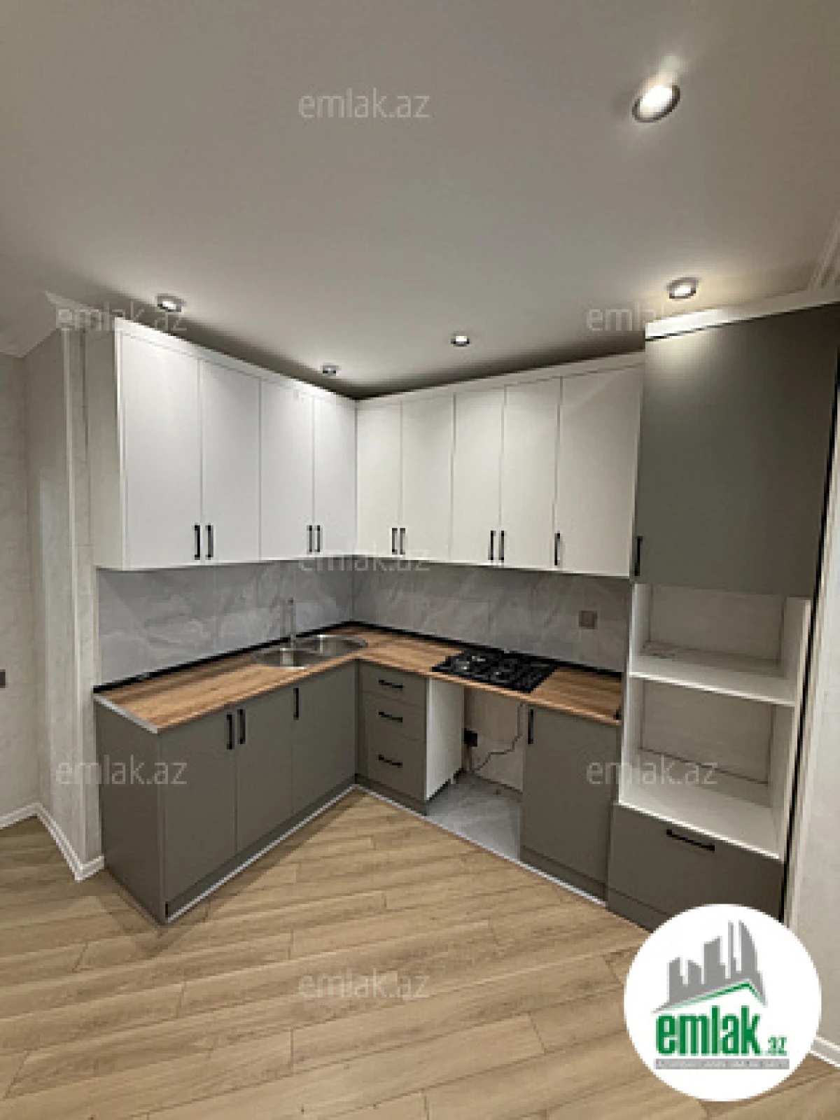 Satılır 3 otaqlı köhnə tikili 85 m²