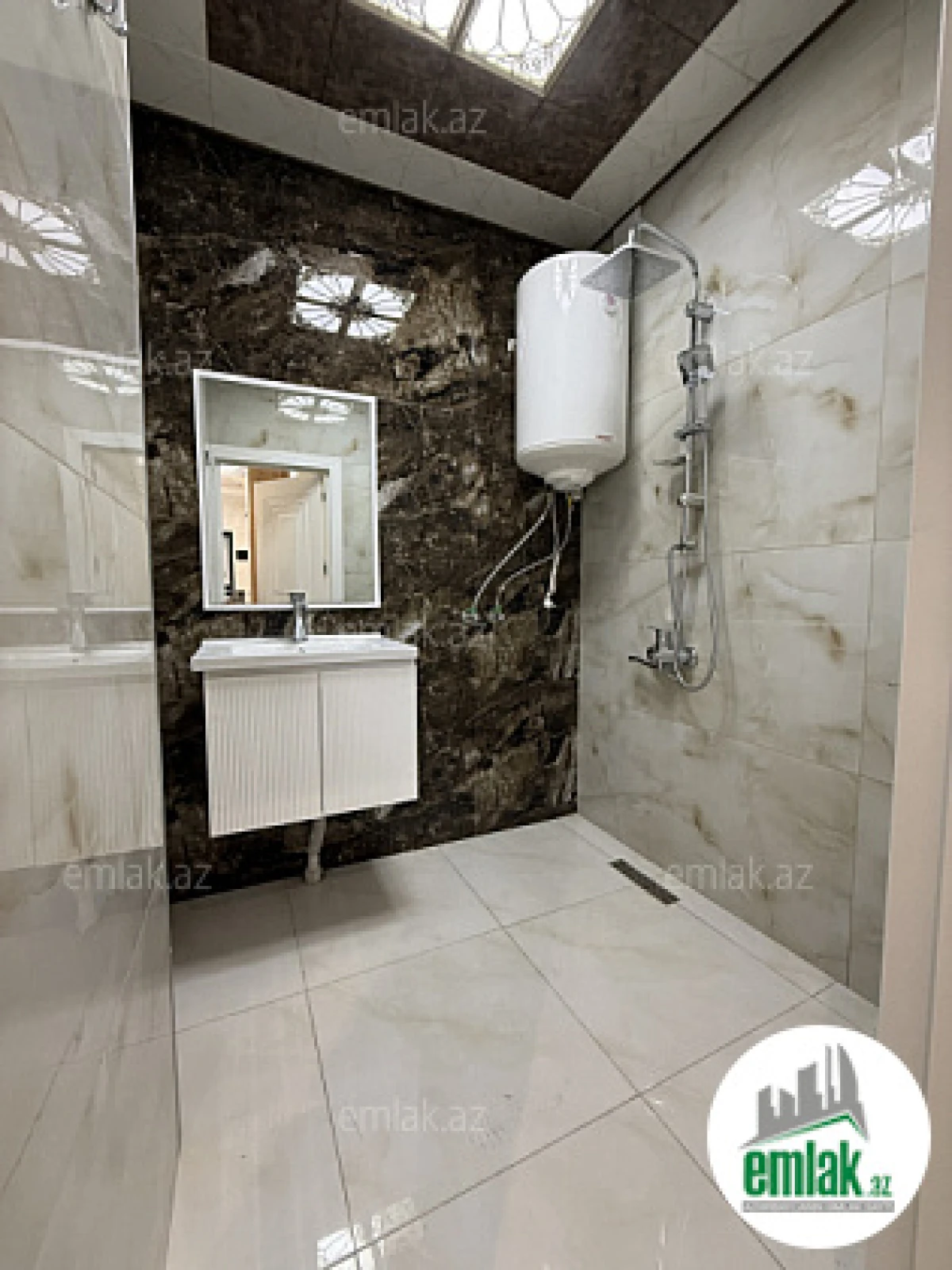 Satılır 3 otaqlı köhnə tikili 85 m²