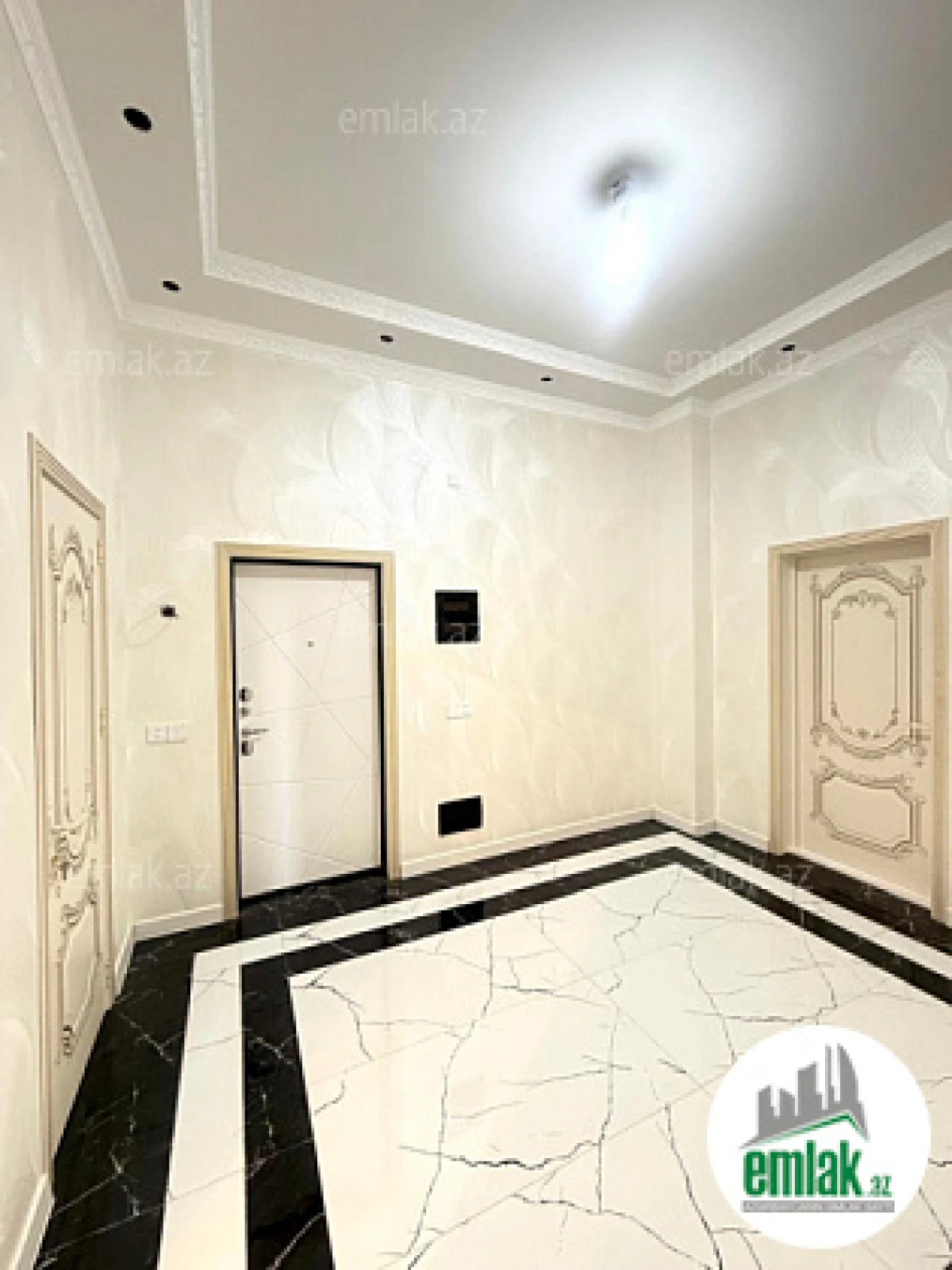 Satılır 2 otaqlı köhnə tikili 85 m²