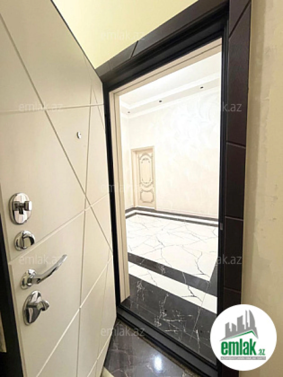 Satılır 2 otaqlı köhnə tikili 85 m²